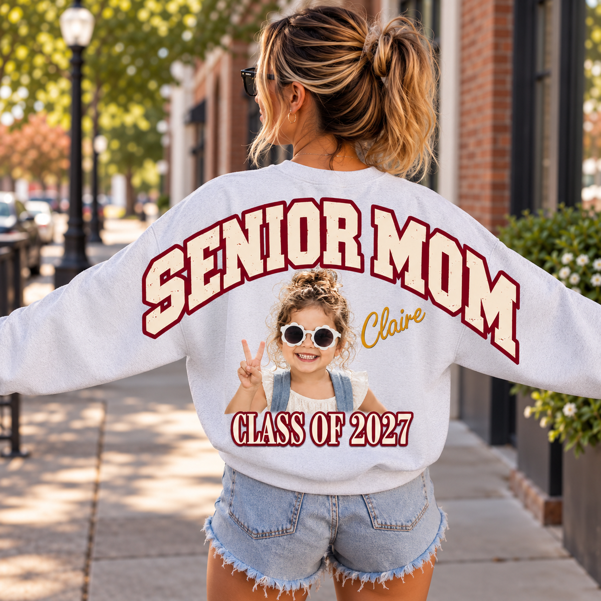 Personalized Retro Senior Mom 2027 Sweatshirt Hoodie