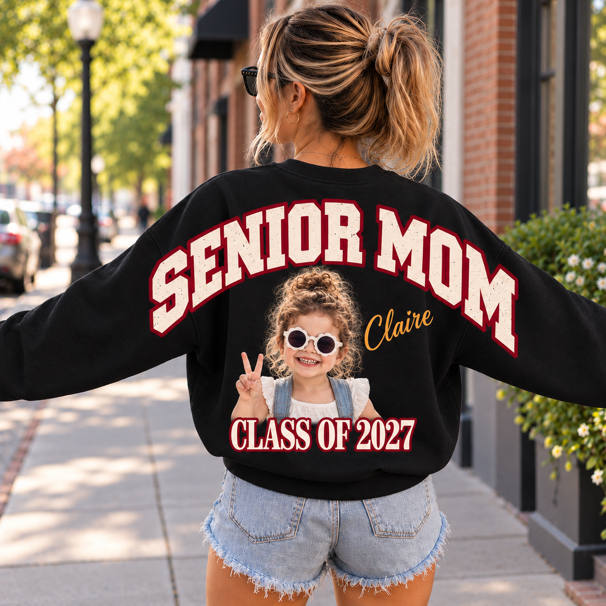 Personalized Retro Senior Mom 2027 Sweatshirt Hoodie