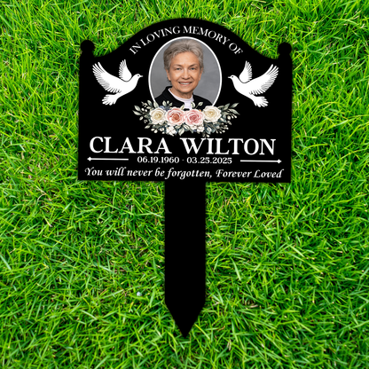 In Loving Memory Metal Garden Stake, Personalized Photo Tribute with Doves, Creative Sympathy Gift for Family